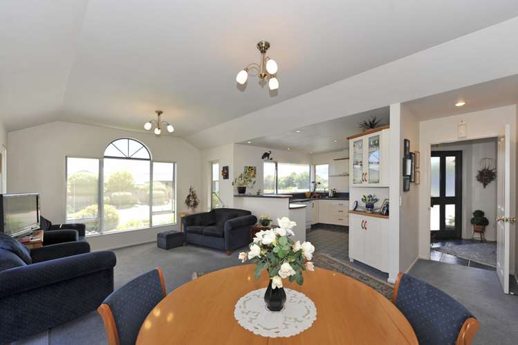 130 Aldinga Avenue Stoke_4