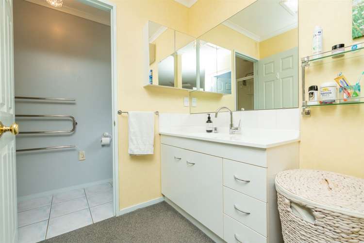 103 Dixon Road Glenview_12