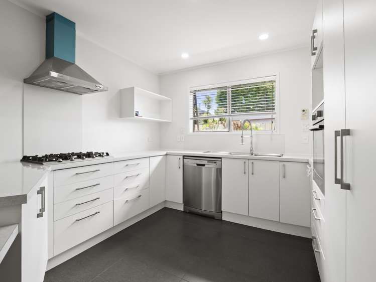 14 Coromandel Crescent Mairangi Bay_11