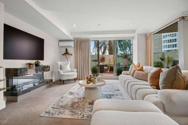 Sunny ground floor with private courtyards