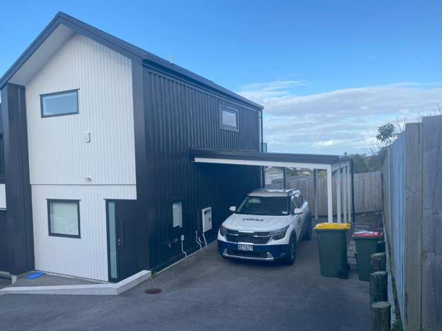 Modern Townhouse in a Handy Stanmore Bay Location