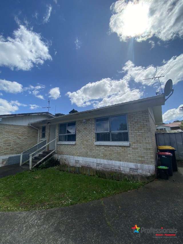 Unit in convenient location in Manurewa