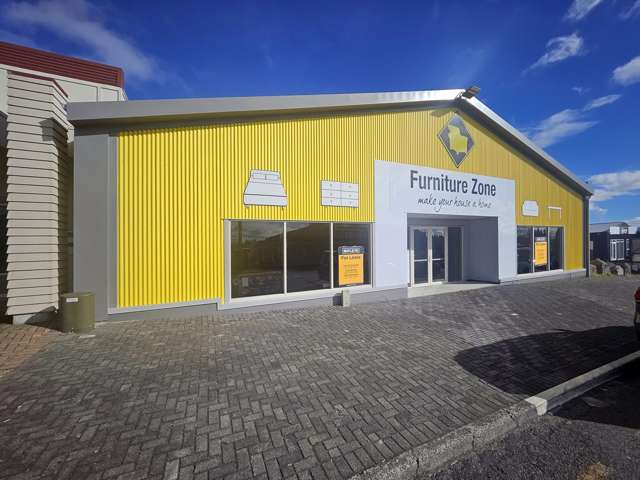 Contemporary bulk retail in Totara Point