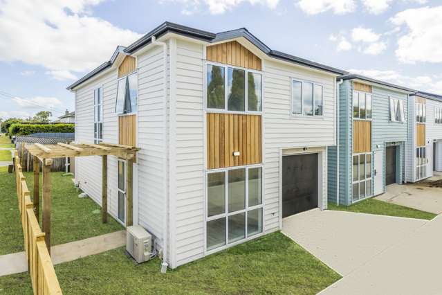 4 Bedroom, 3 Bathroom Modern Home