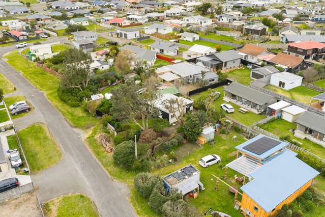 8 Robbie Street Foxton Beach_2