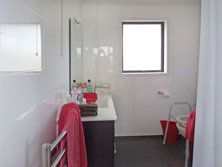 18 Majestic Chn Seaward Bush_9