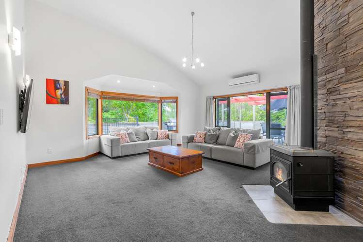 2 Larchwood Grove Rangatira Park_13