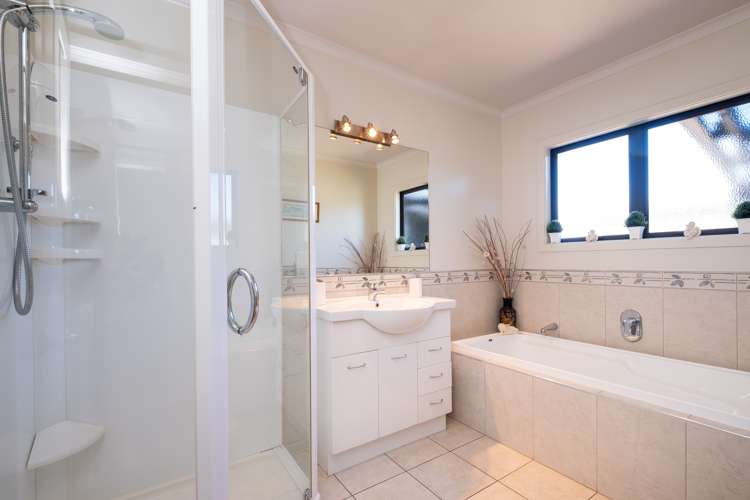 4 Anna Lane Raureka_11