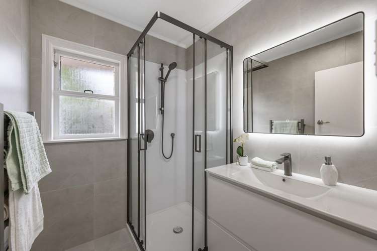 8 Malcolm Place Mangere East_9