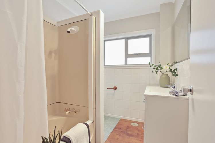 17 Golf Road New Lynn_14