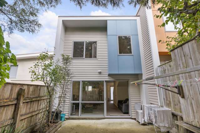 Modern Townhouse in Prime Ngaio Location