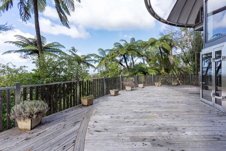 442 Scenic Drive Waiatarua_16