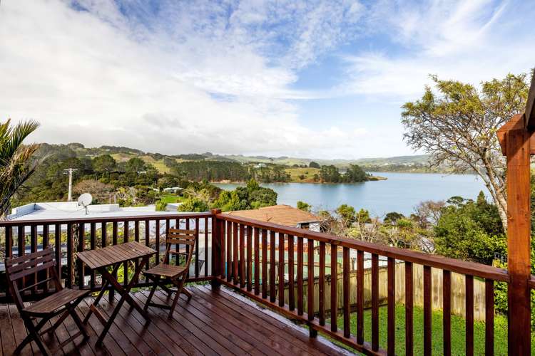 13 Point Street Raglan_0