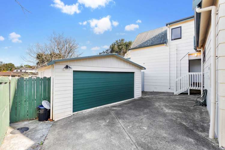 6 Orinda Close Botany Downs_13