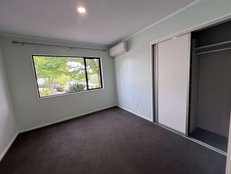 16 Kerlin Cres (left unit) West Harbour_4