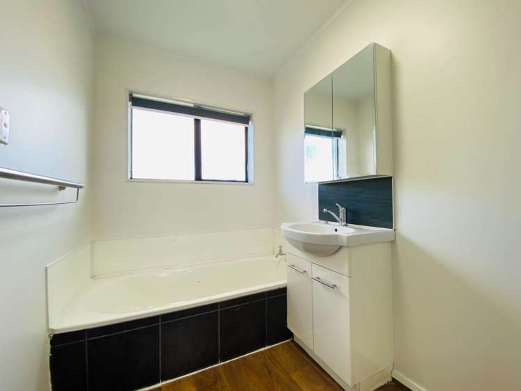 1/11 Kennington Drive Clendon Park_6