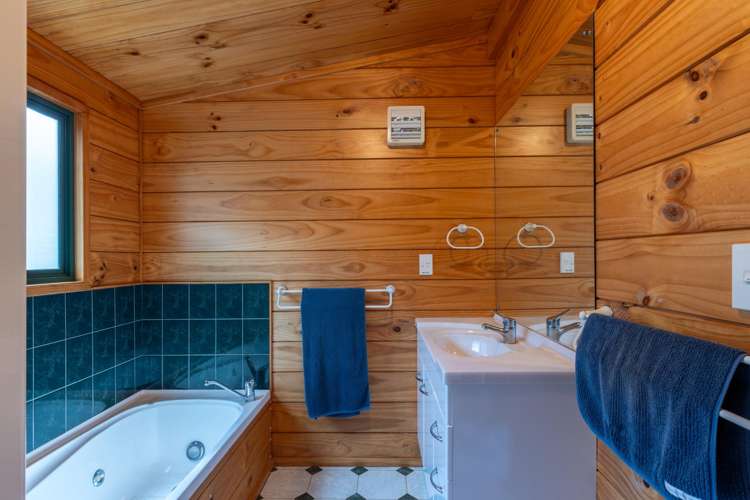 6 Fiesta Grove Raumati Beach_12