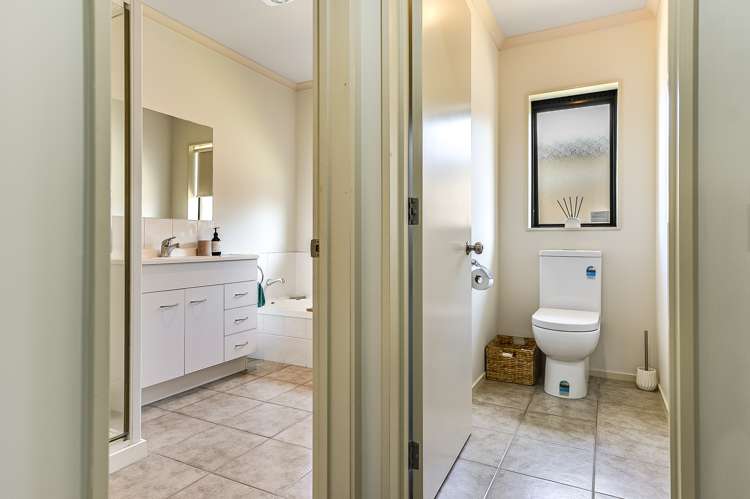 90 Farnborough Drive Grandview Heights_9