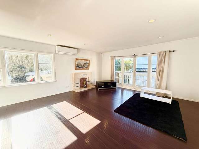 Elegant Four-Bedroom Family Retreat in a Prime...