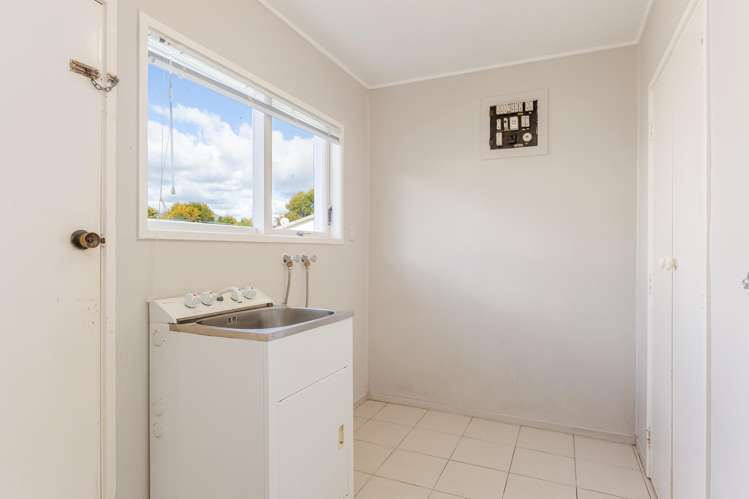 25 Meadway Sunnyhills_22