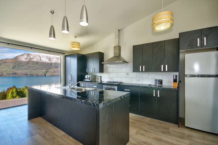 8b Moss Lane Fernhill/Sunshine Bay_1