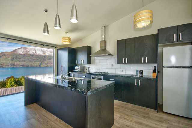 8b Moss Lane Fernhill/Sunshine Bay_1