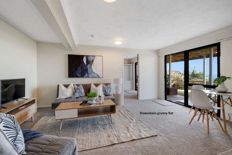 15 Higham Ferrers Place Red Beach_18