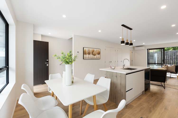 90d Sylvan Crescent Te Atatu South_6