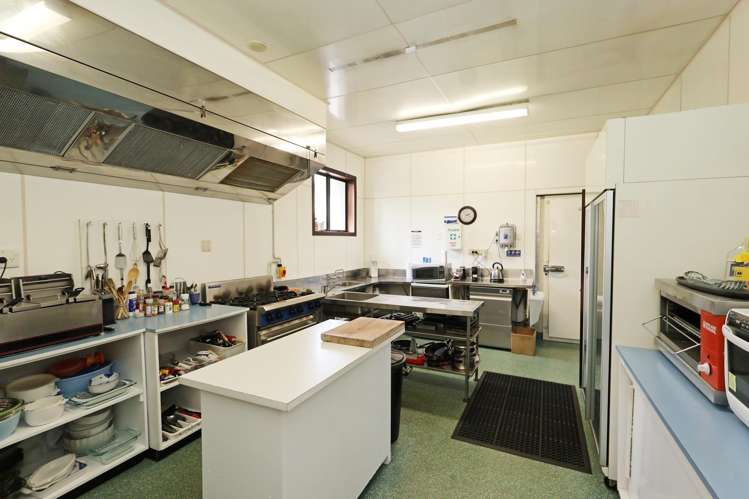 40 Gore Street + 41 Barrow Street Bluff_12