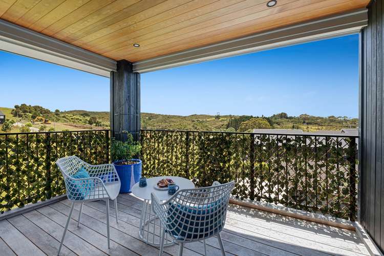 8 Kikorangi Drive Wainui_21