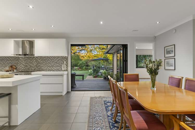 62 Shelter Drive Greenhithe_13