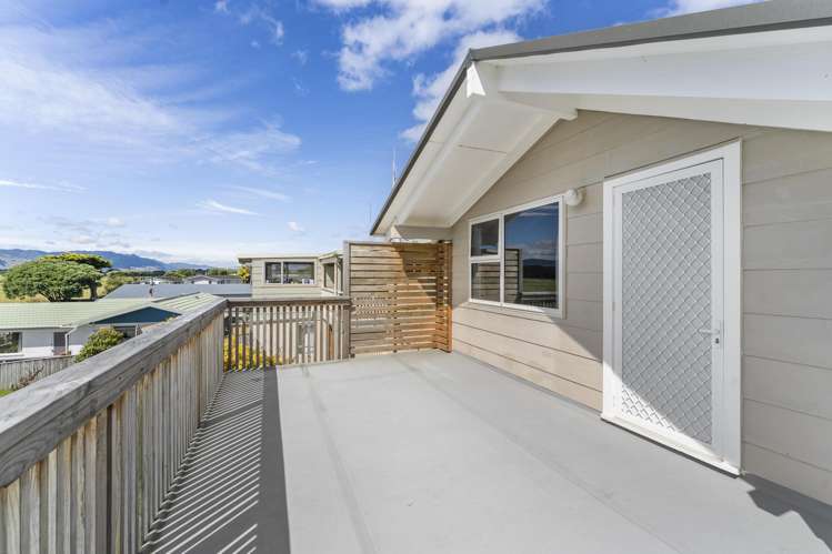 18 Robert Mckeen Street Otaki Beach_12