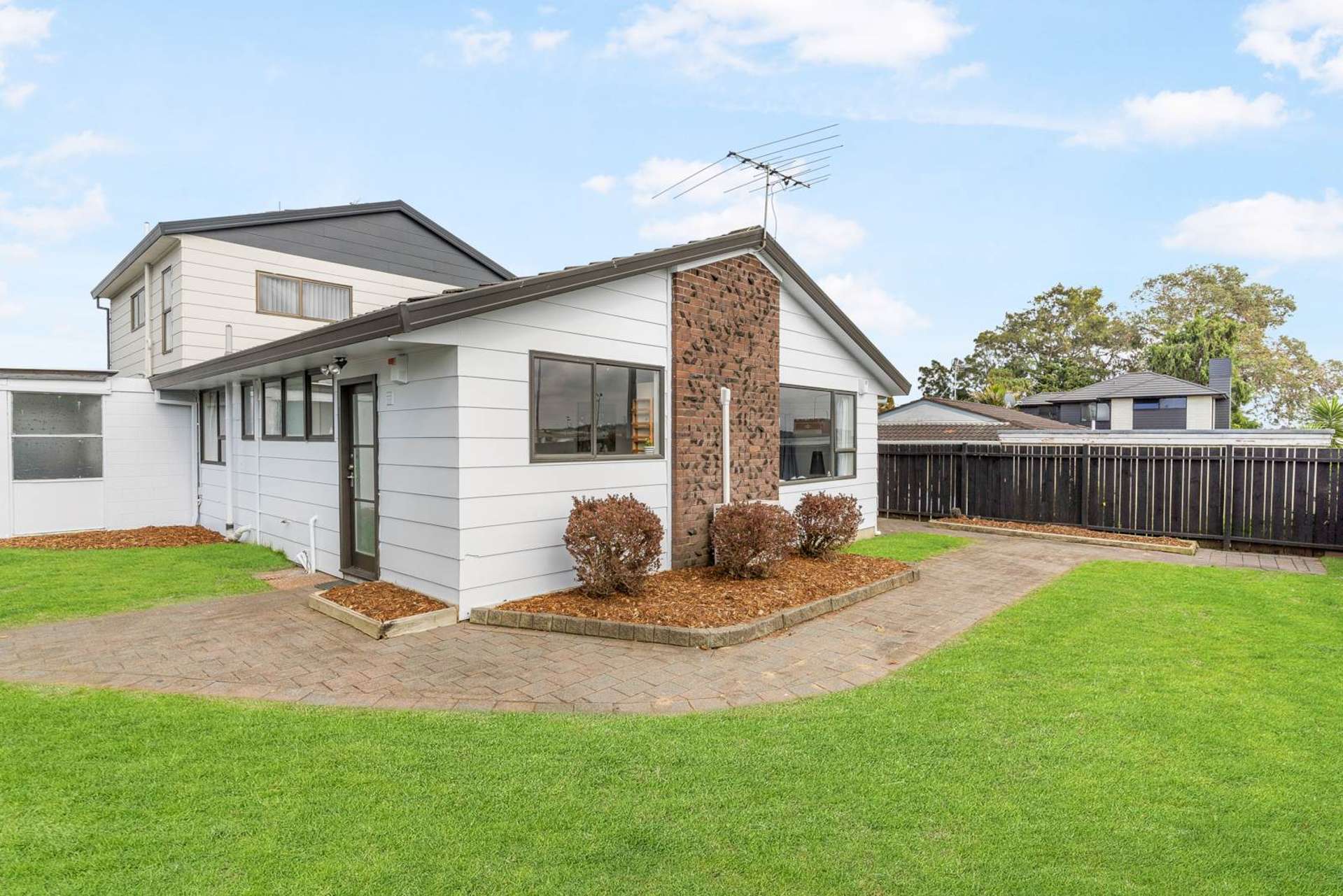 2/56 Challen Close Conifer Grove_0