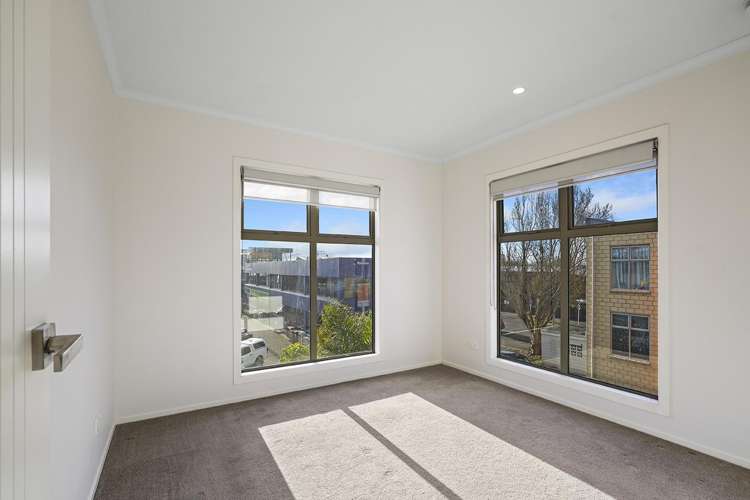 2/9 Vialou Street Hamilton Central_12