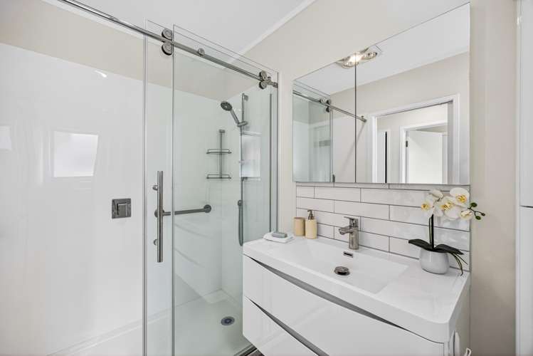 32B Kiwi Esplanade Mangere Bridge_16