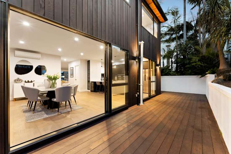 14b Beach Road Castor Bay_21