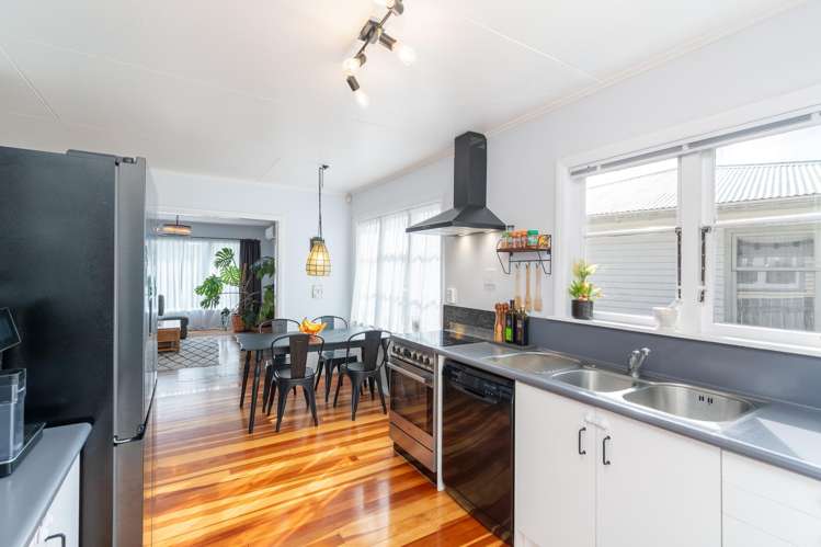 27 Amundsen Grove Stokes Valley_5