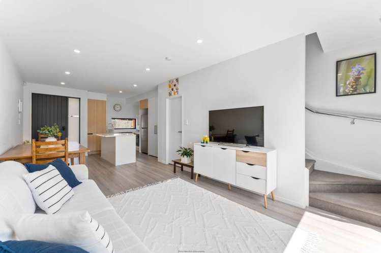 14 Dorothy Thorpe Way New Lynn_6