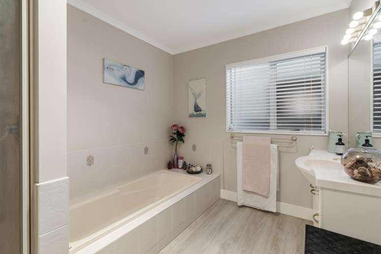 6 Downing Place Welcome Bay_18