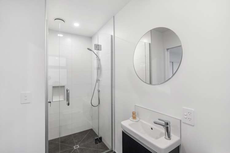 2/10 Brockworth Place Riccarton_10