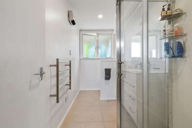 38 Gills Ave Papakura_13