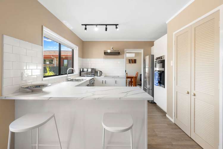 108 Mirrabooka Avenue Botany Downs_10