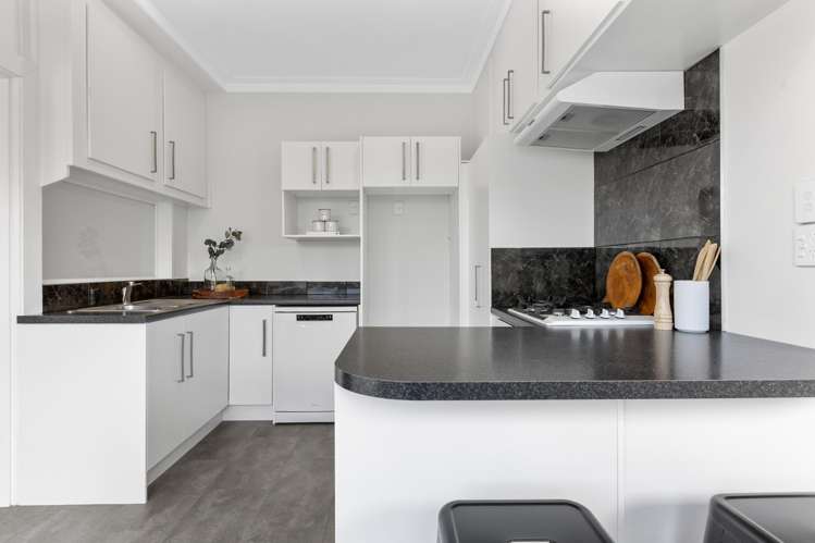 181 Tukapa Street Westown_7