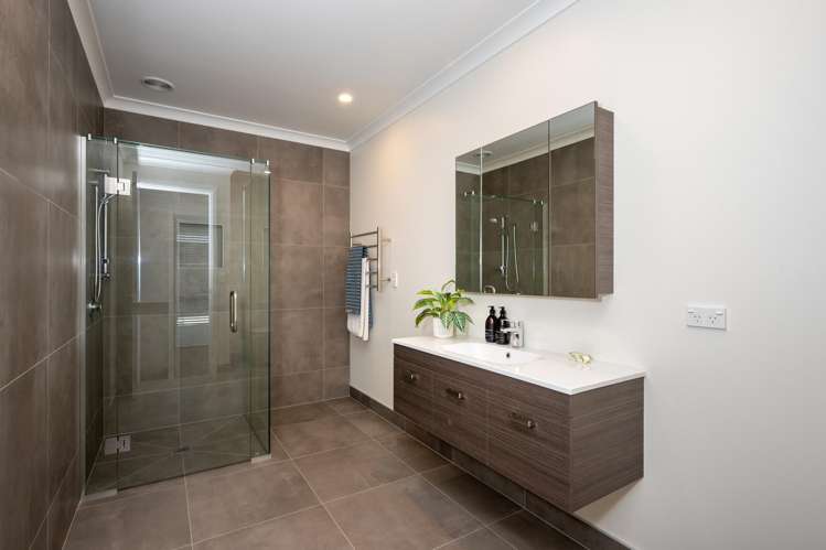 52 Read Crescent, LOMBARDY, Willowbrook Community Clive_7