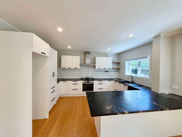 19 Wyoming Avenue Murrays Bay_5