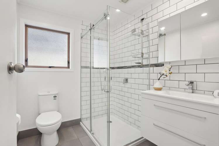 2/100 Royal Road Massey_8