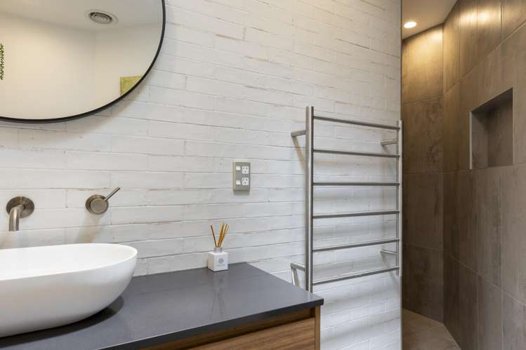 358 Lake Terrace Two Mile Bay_16