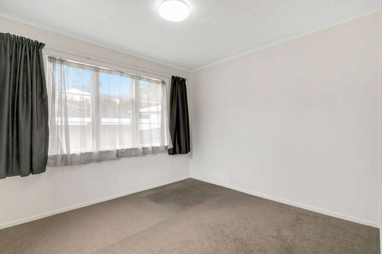 25 York Place Cannons Creek_7