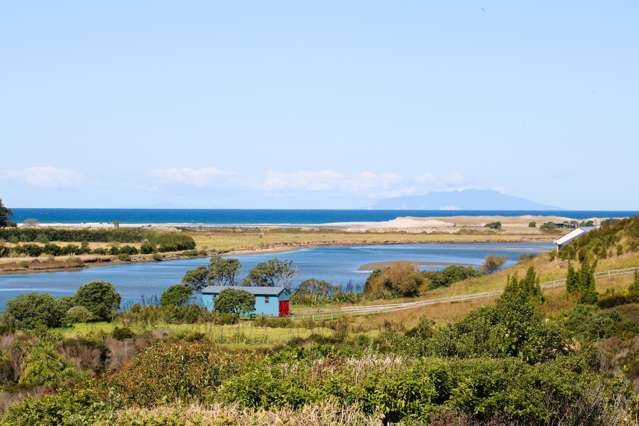 Coastal river. Relieve pressure of urban pace