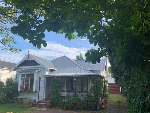 Central Remuera 4-5 Bedroom character Villa
